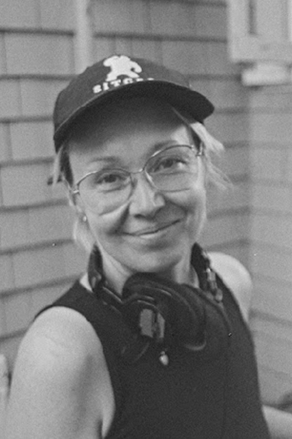 Deanna Milligan — фото 1