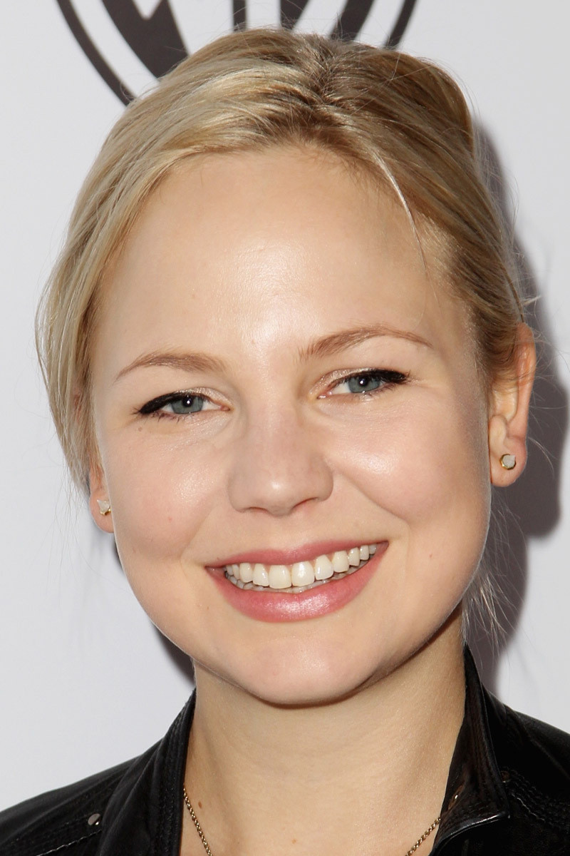 Adelaide Clemens — фото 1