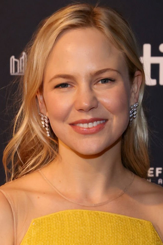 Adelaide Clemens — фото 3
