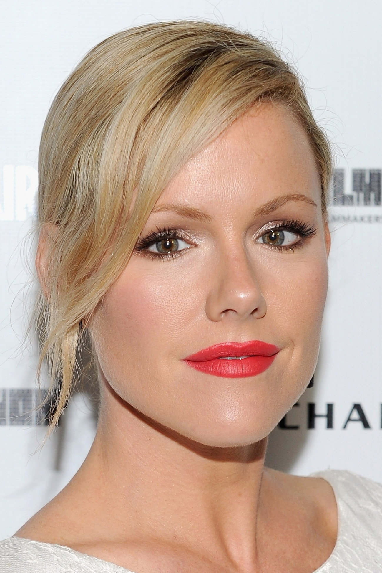 Kathleen Robertson — фото 1