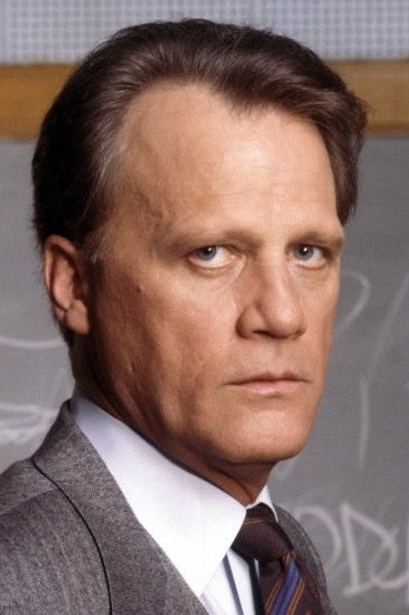 Leon Russom — фото 1