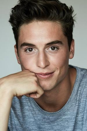 Benito Skinner — фото 1