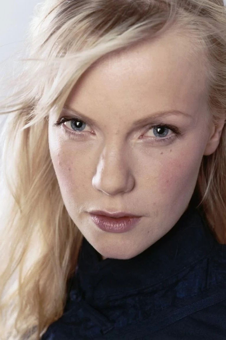 Laura Harris — фото 1