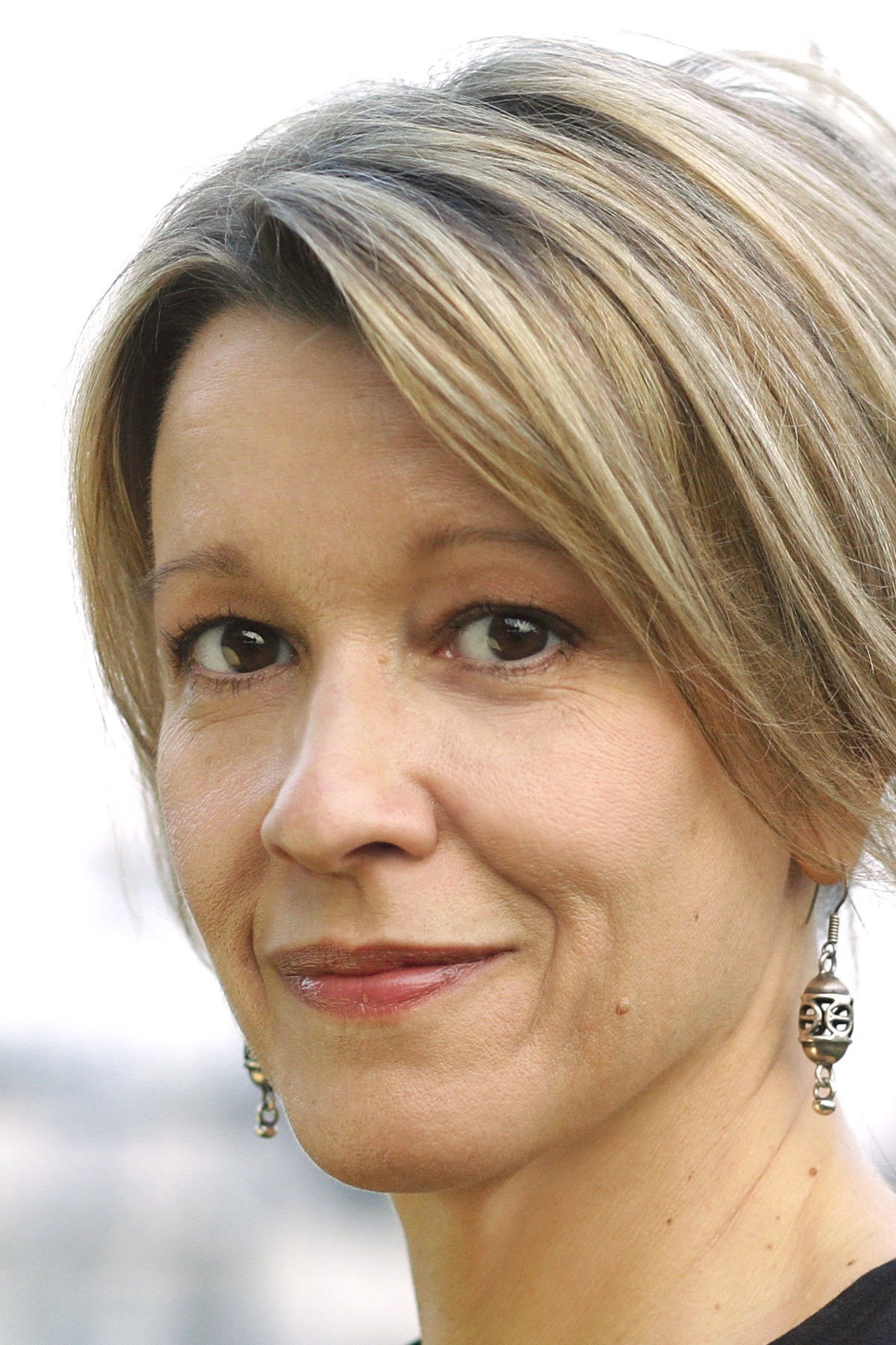 Лінда Емонд — фото 1