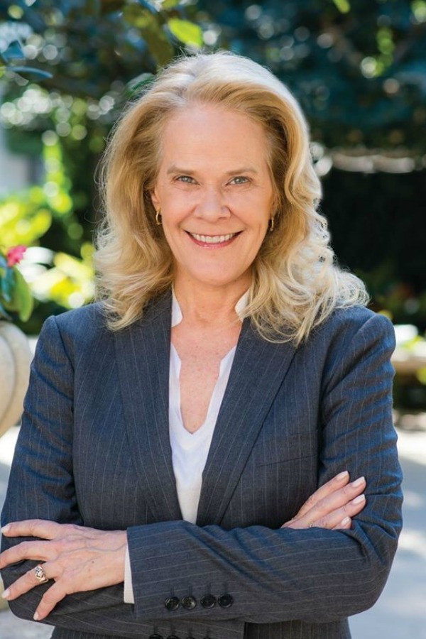 Julie Araskog — фото 1