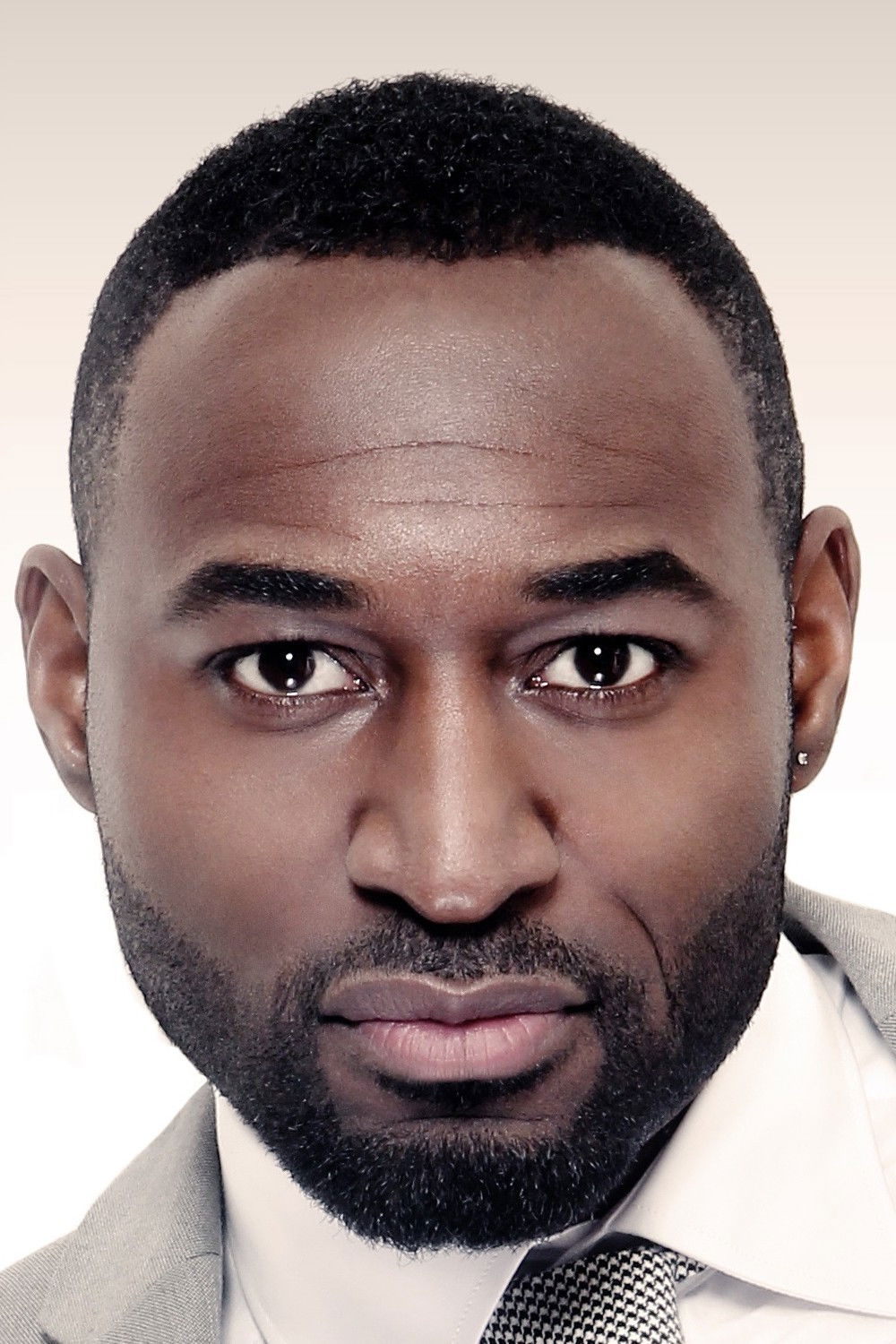 Adrian Holmes — фото 1