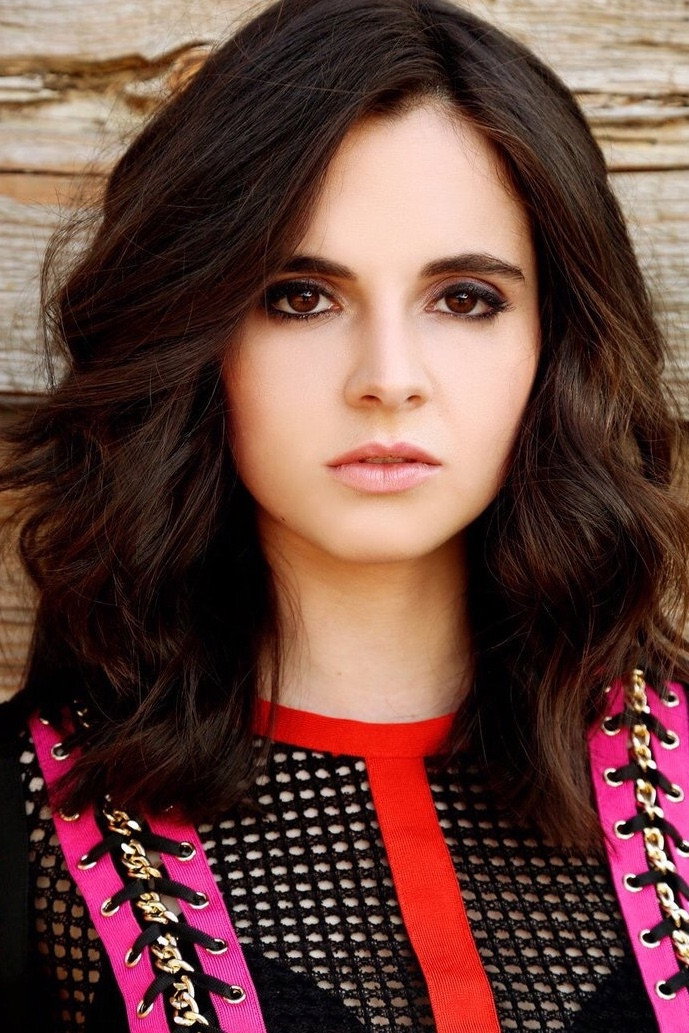 Vanessa Marano — фото 1