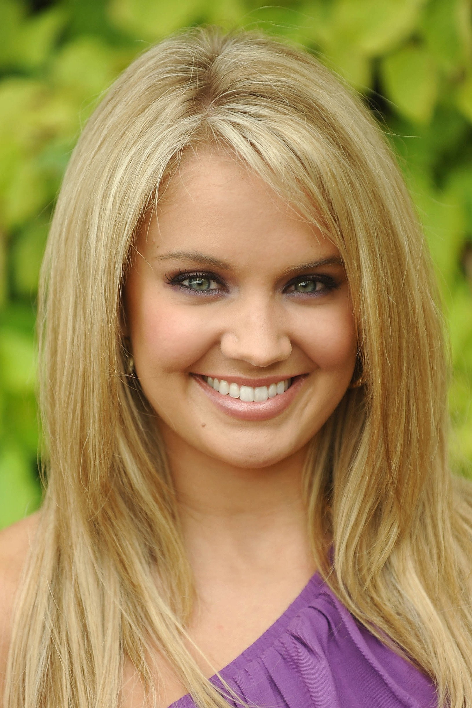 Tiffany Thornton — фото 1