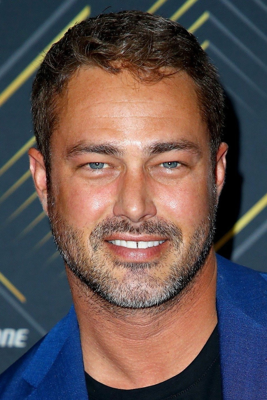 Taylor Kinney — фото 1