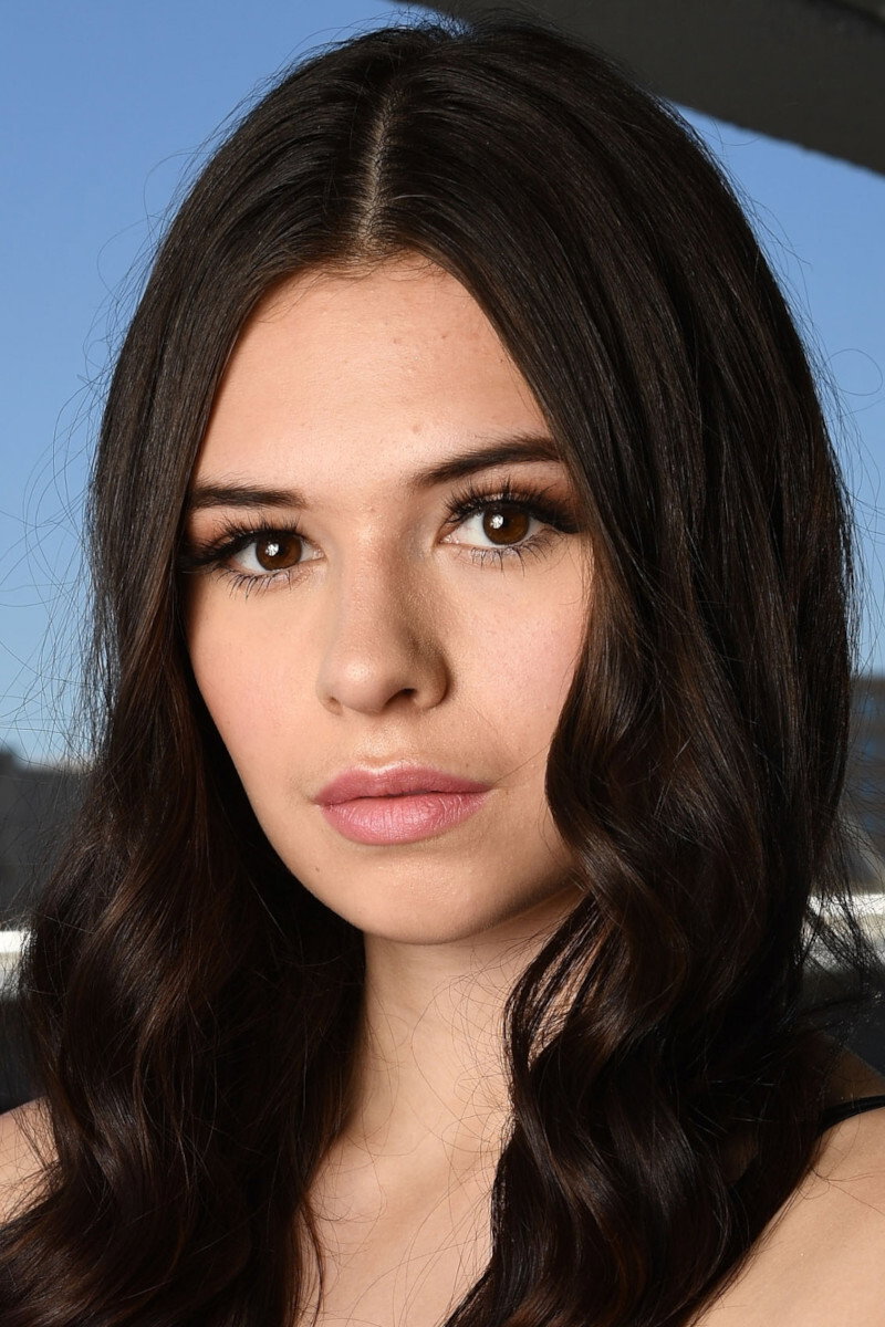Nicole Maines — фото 1