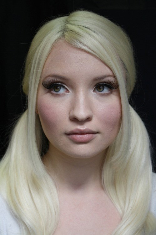 Emily Browning — фото 1