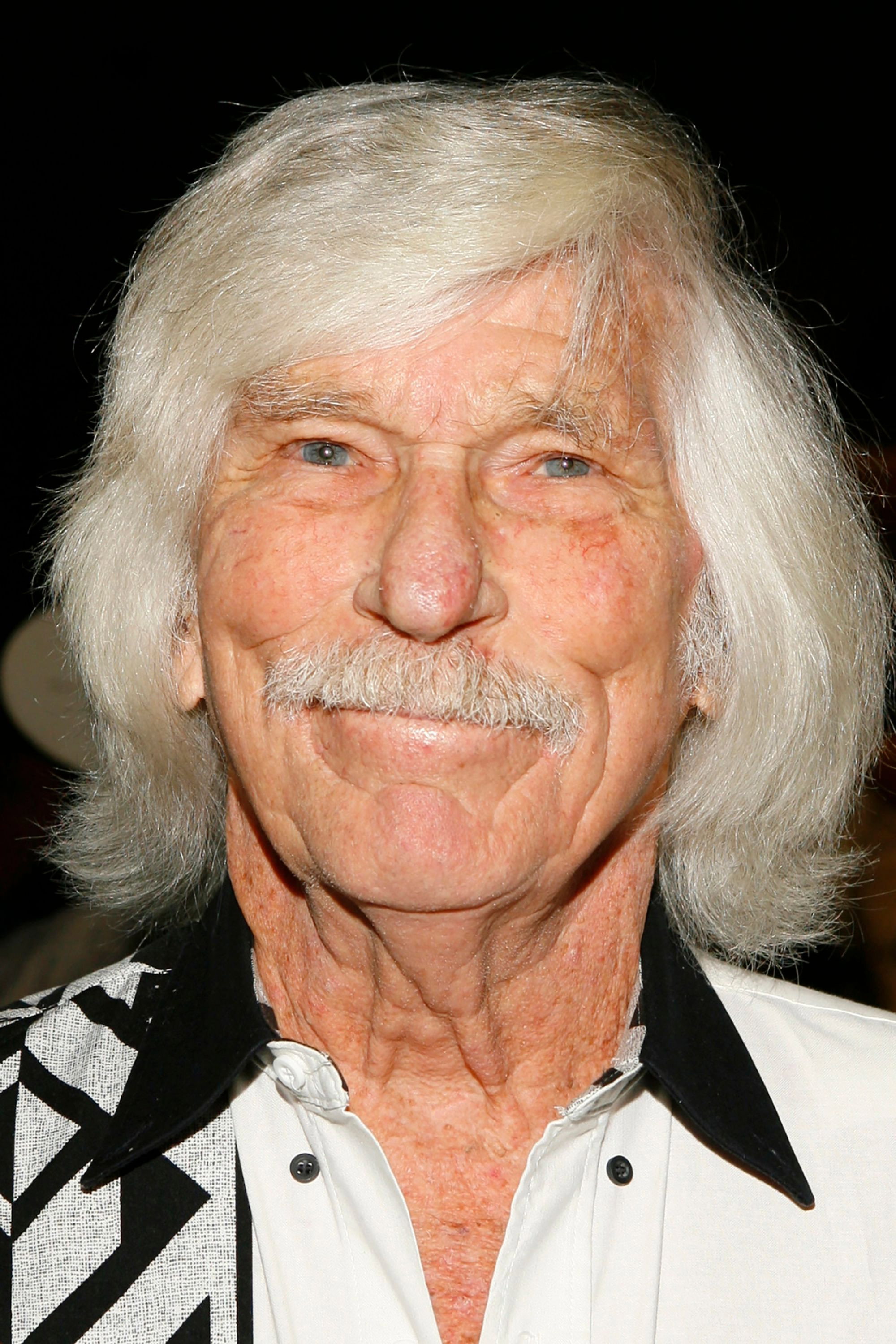 L.Q. Jones — фото 1