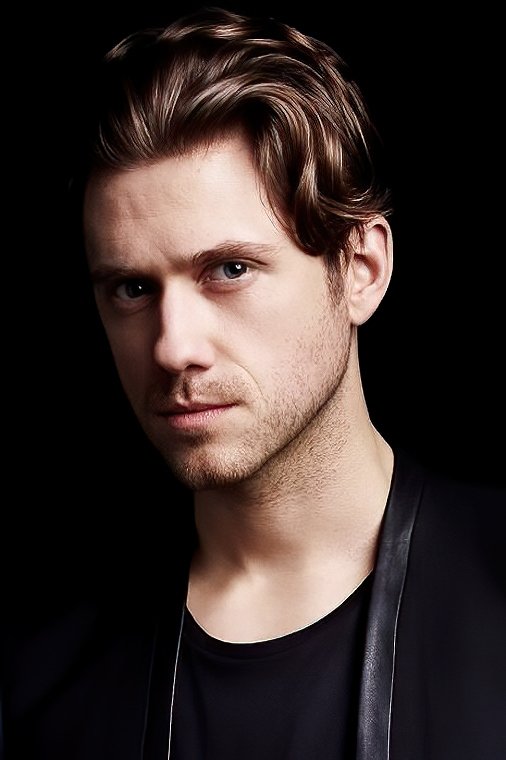 Aaron Tveit — фото 1