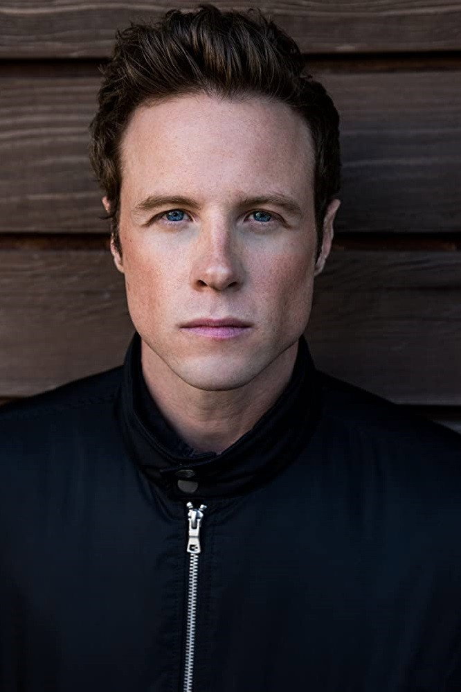 Ештон Голмс — фото 1