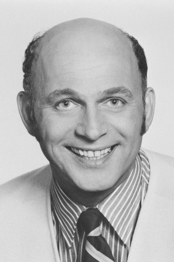 Gavin MacLeod — фото 1