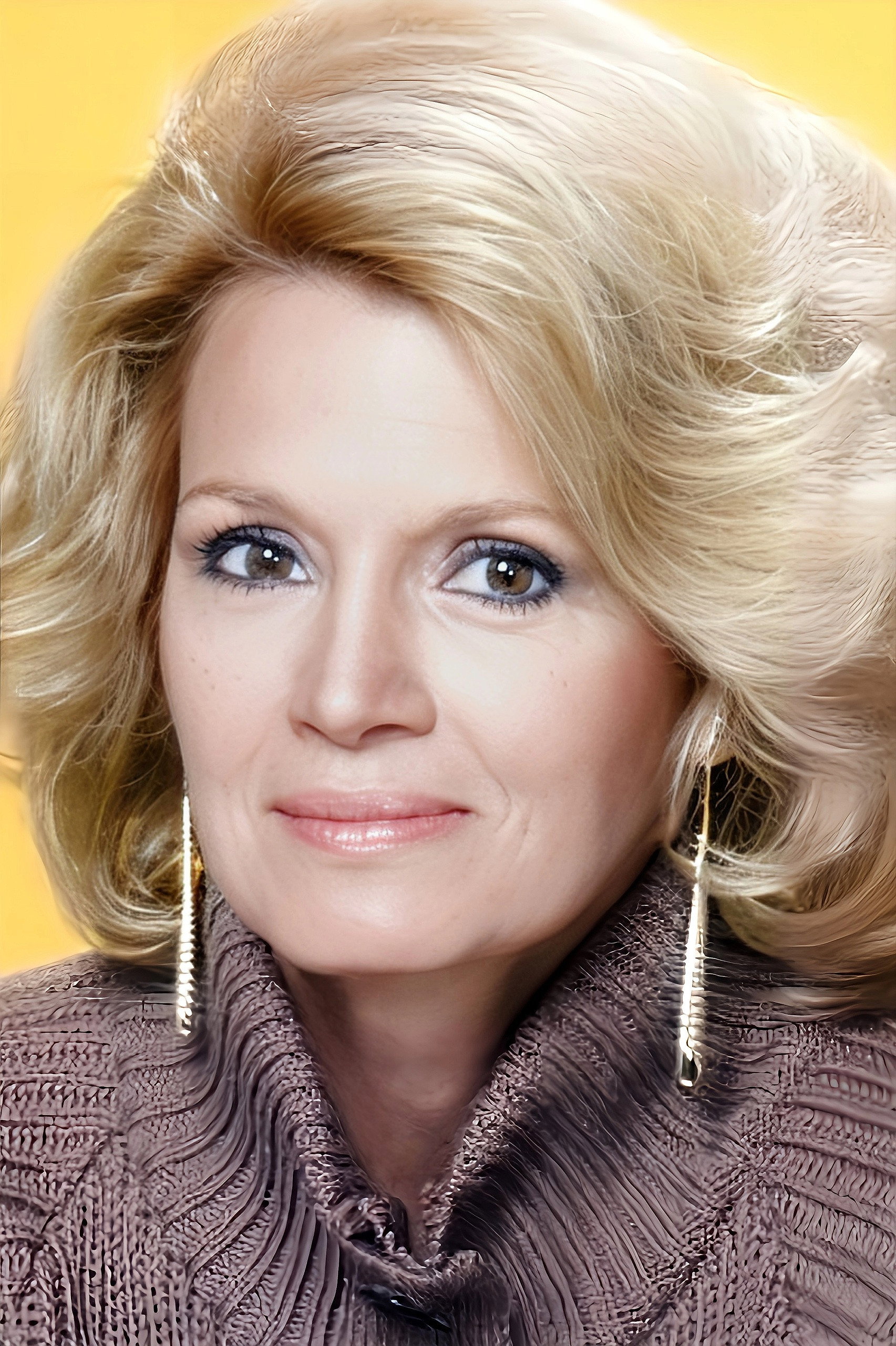 Енджі Дікінсон — фото 1