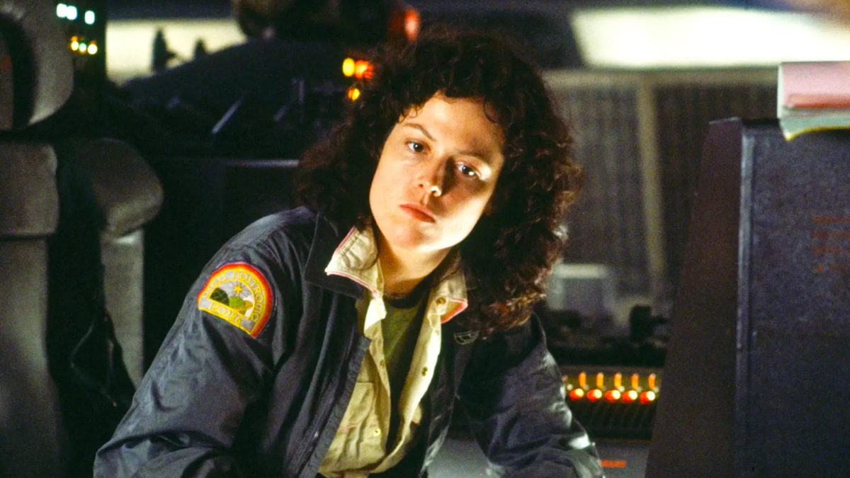 Сігурні Вівер повідомила, що Волтер Гілл, співавтор сценарію «Чужих», займається розробкою продовження історії Еллен Ріплі.