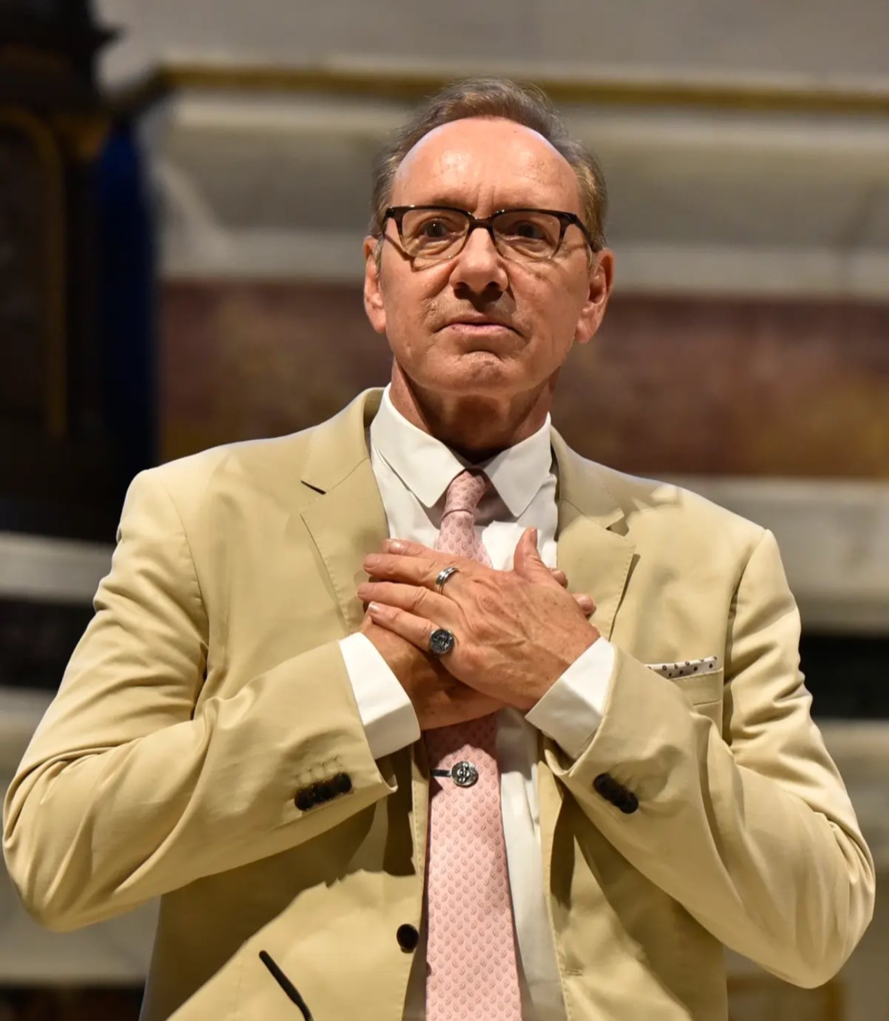 Тисячі людей запропонували житло Кевіну Спейсі та написали йому слова підтримки