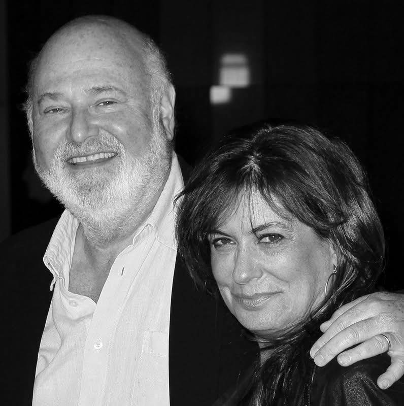 Скорботна звістка: американського режисера Роба Райнера та його дружину, продюсерку Мішель Райнер, знайдено мертвими у власному будинку в Лос-Анджелесі.