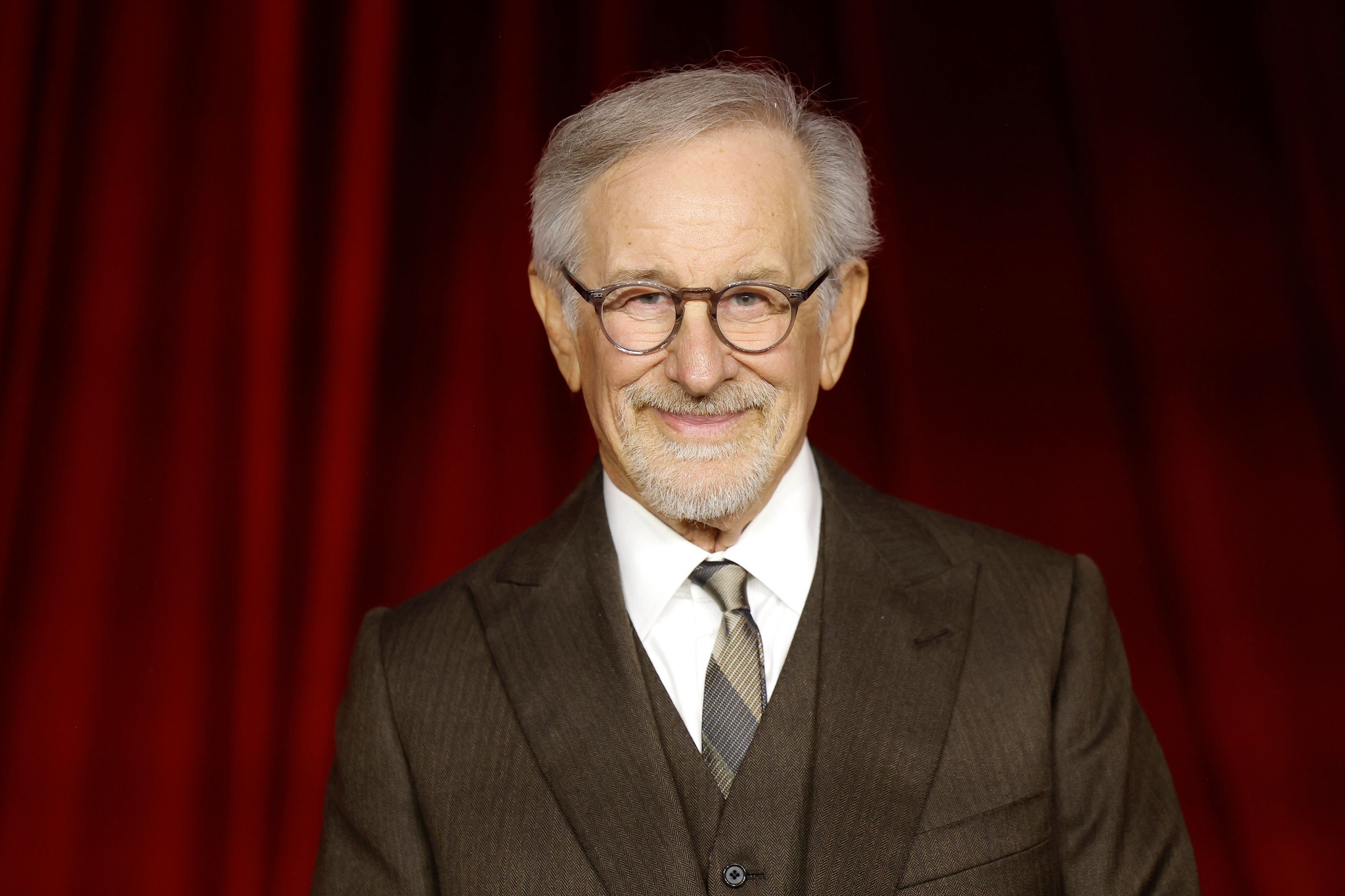 Стівен Спілберг посів перше місце у списку найбагатших знаменитостей за версією Forbes. Його статки оцінюються приблизно у 7 мільярдів доларів.