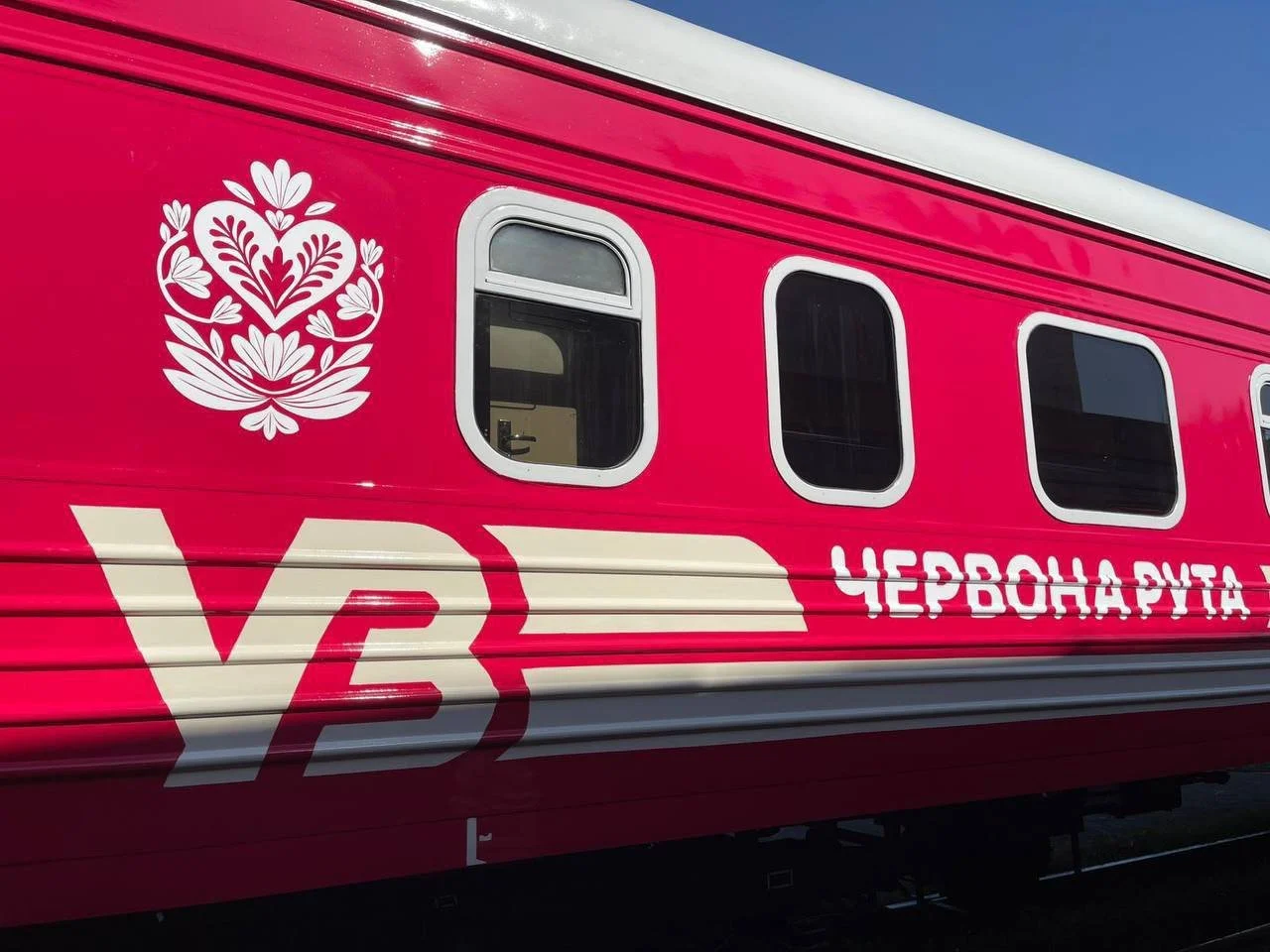 Студія "FILM UA" показала відео, де Шон Пенн зачитує українською фрагмент пісні Володимира Івасюка «Червона рута»/